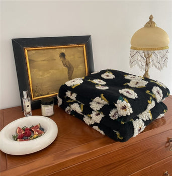 Floral Wool Velvet Blanket / Dark Blue Small Blankets