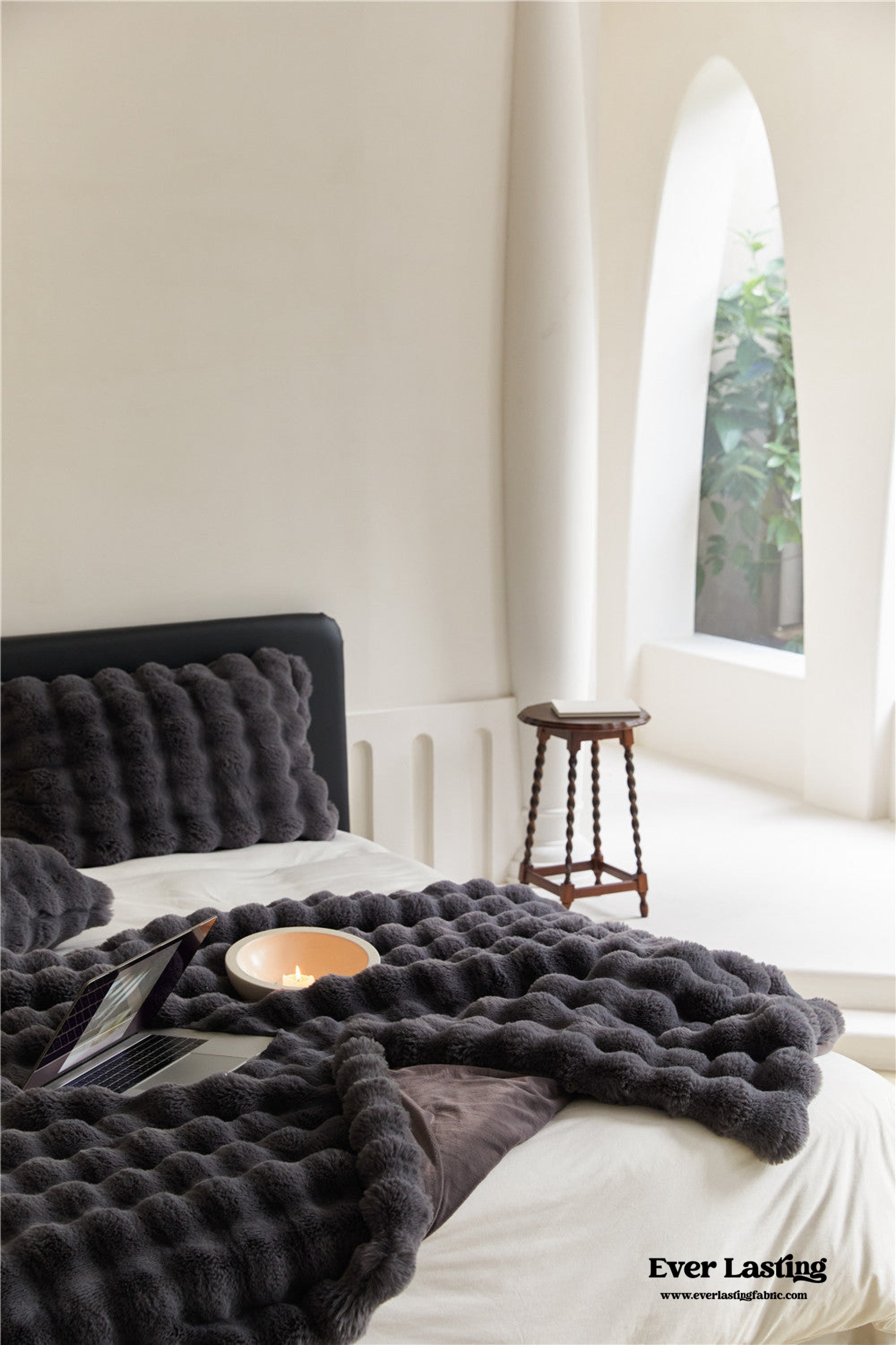 Fluffy Plush Throw Blanket / Gray Blankets