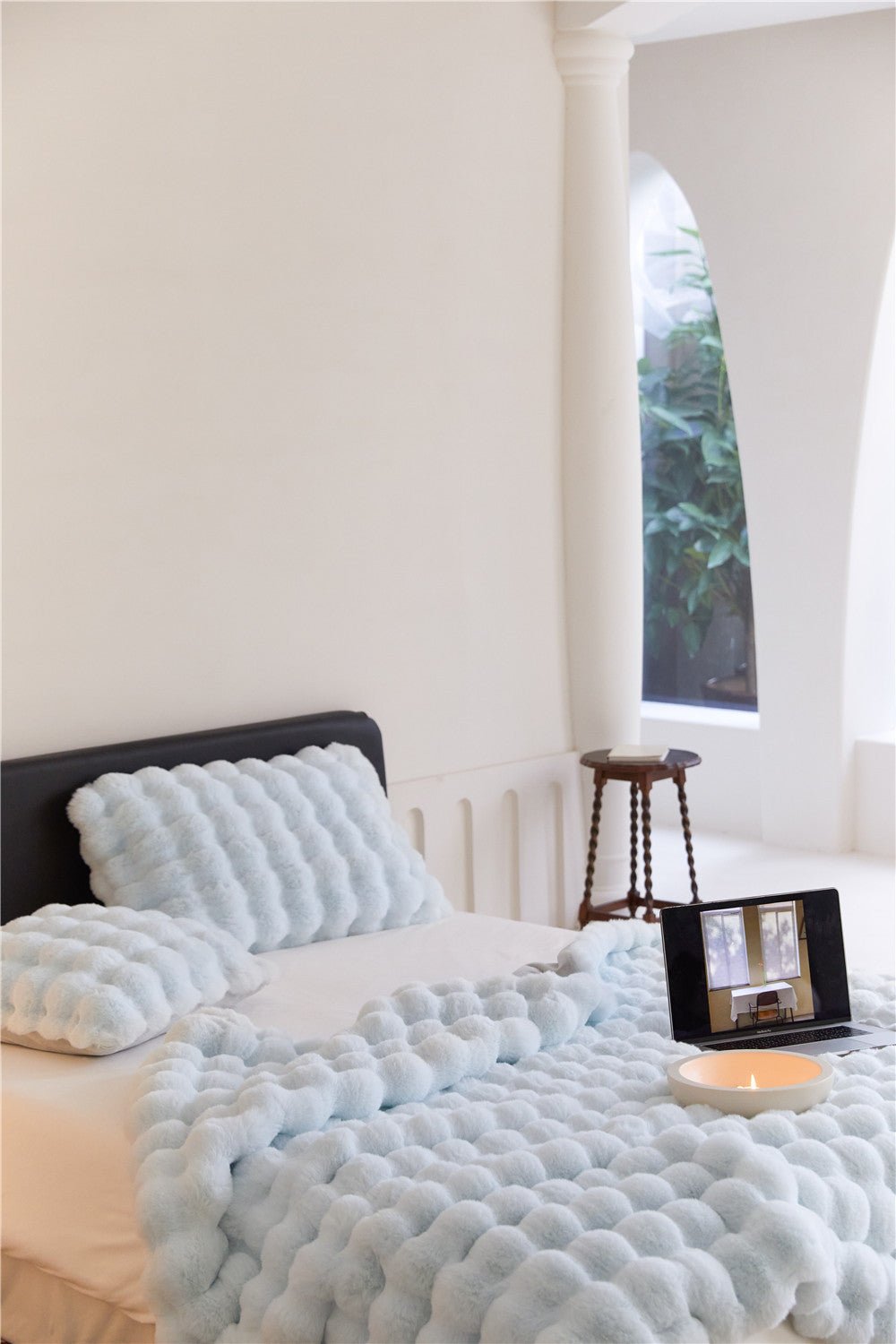  - Ever Lasting - Fluffy Plush Throw Blanket / White - Blankets - Ever Lasting