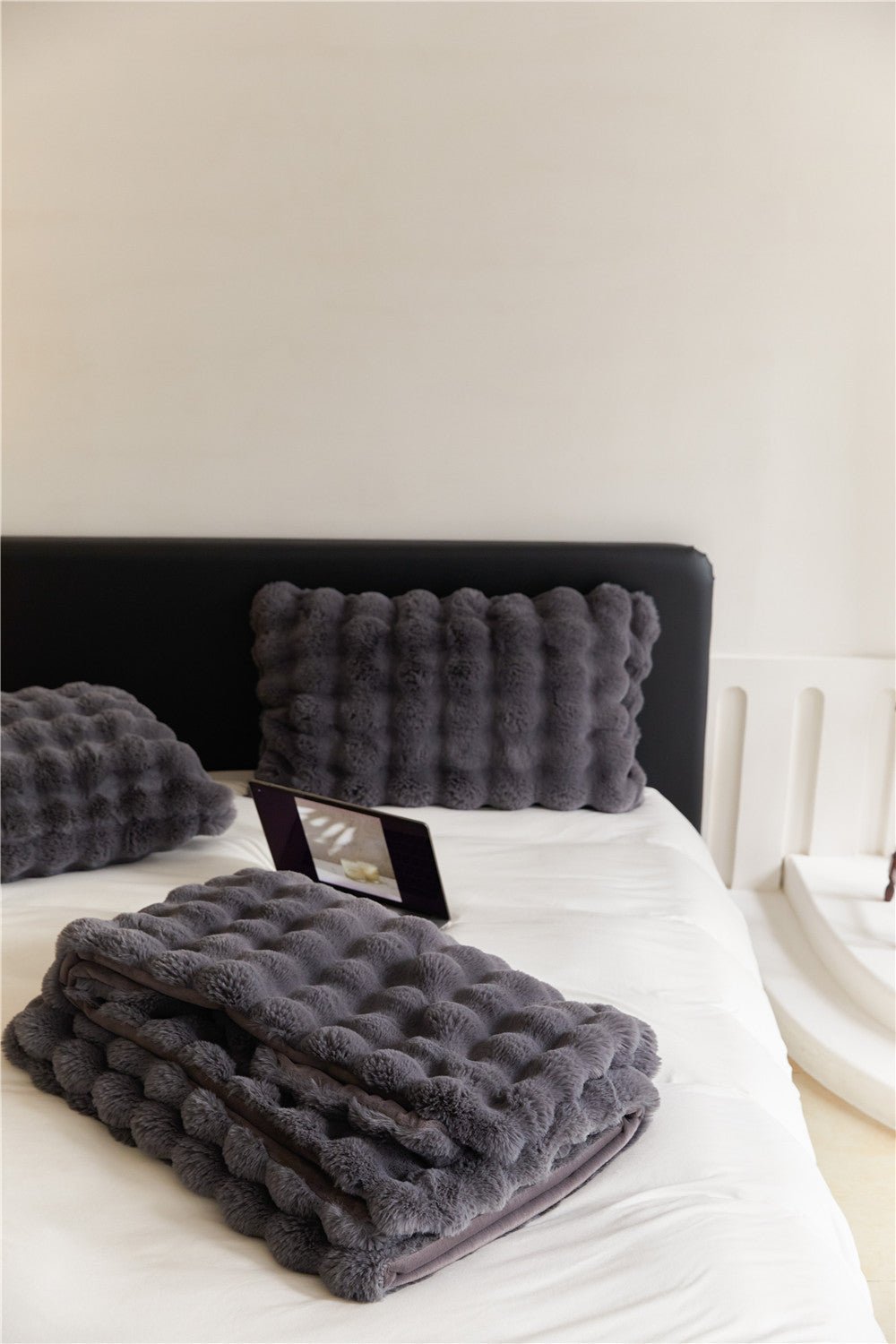  - Ever Lasting - Fluffy Plush Throw Blanket / White - Blankets - Ever Lasting