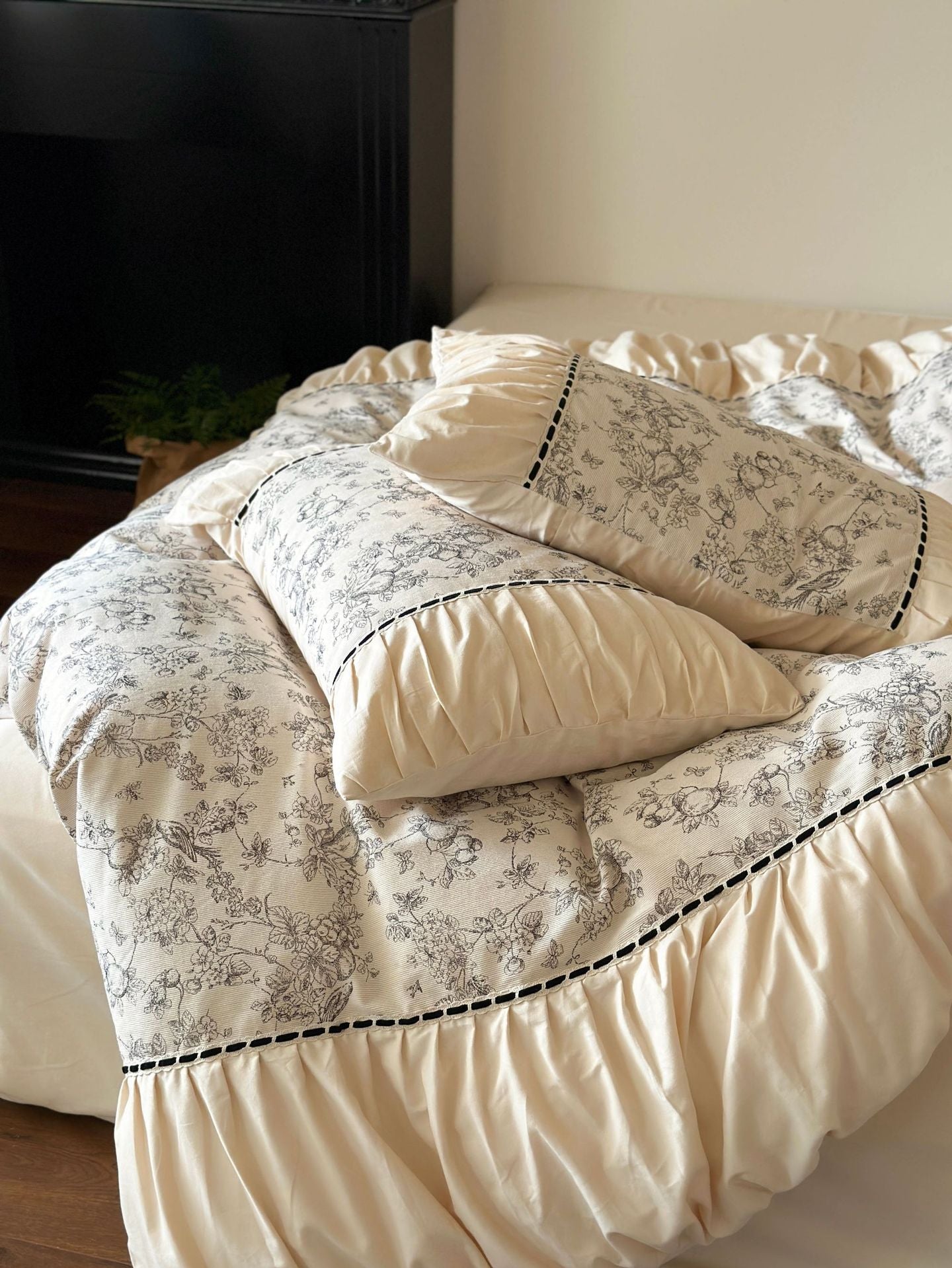  - Ever Lasting - French Black Lace Bedding Set / Cream - Bedding Set - Ever Lasting