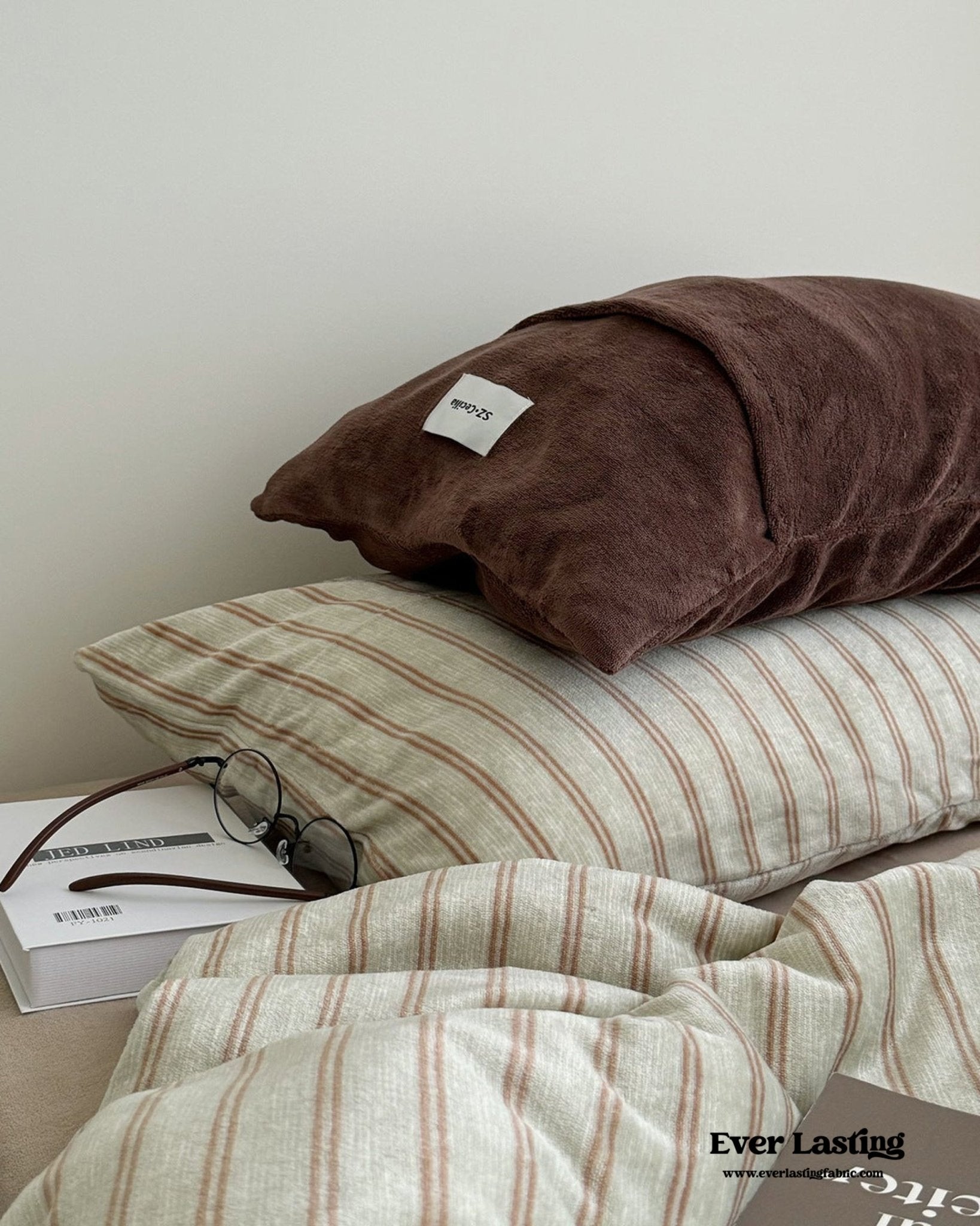 Hazel Minimalist Stripe Velvet Bedding Set / Brown - Ever Lasting