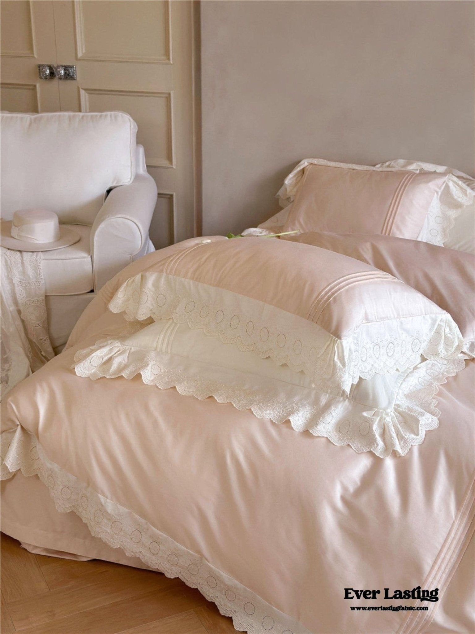 Isabelle Silky Cottage Ruffled Bedding Set / White - Ever Lasting