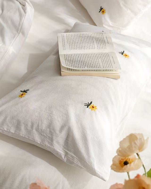 Isla White Floral Embroidered Bedding Set / Rainbow - Ever Lasting