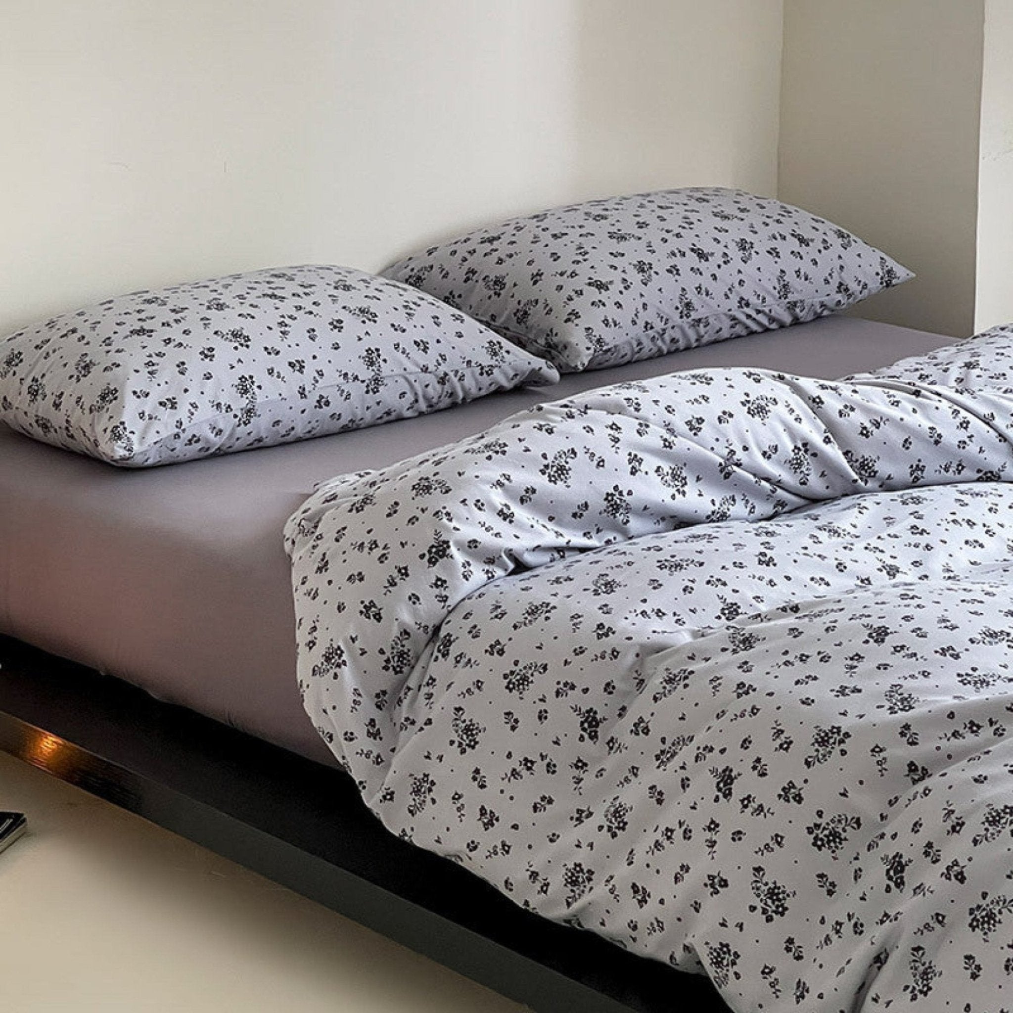 Mildly 3 Pieces Duvet Cover Set, 1 Duvet Cover With Zipper Closure And 2 Pillow Shams Beige Queen Size