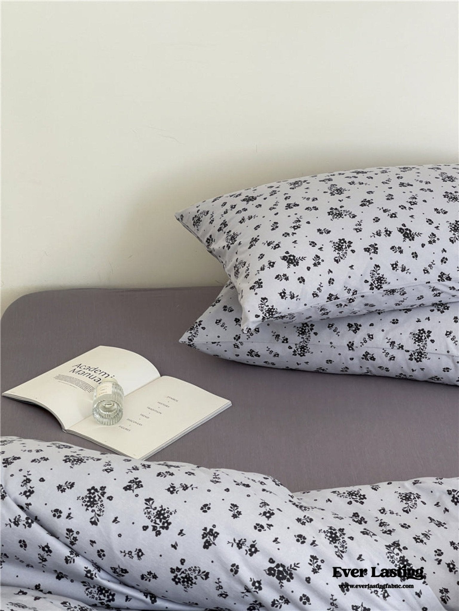 Jersey Knit Cotton Floral Bedding Set / White + Dark Blue - Ever Lasting