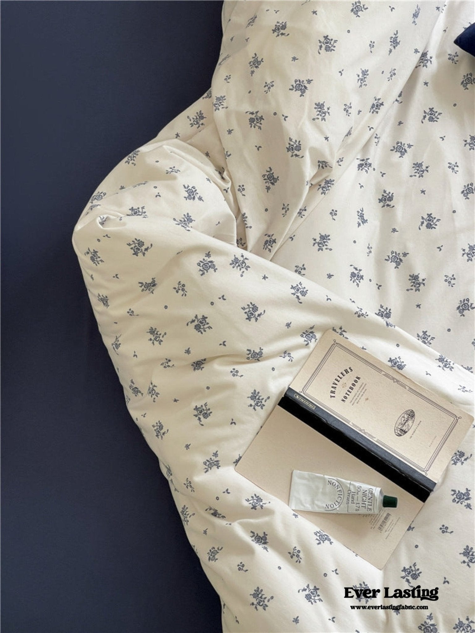 Jersey Knit Cotton Floral Bedding Set / White + Dark Blue - Ever Lasting