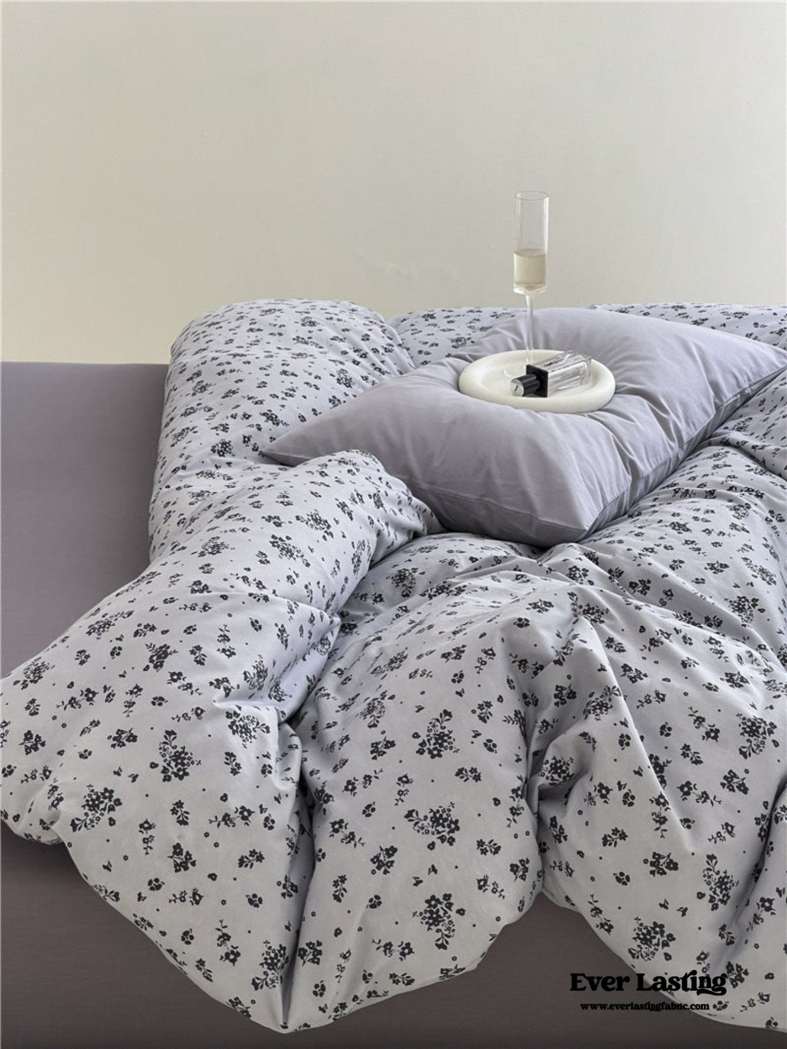Jersey Knit Cotton Floral Bedding Set / White + Dark Blue - Ever Lasting