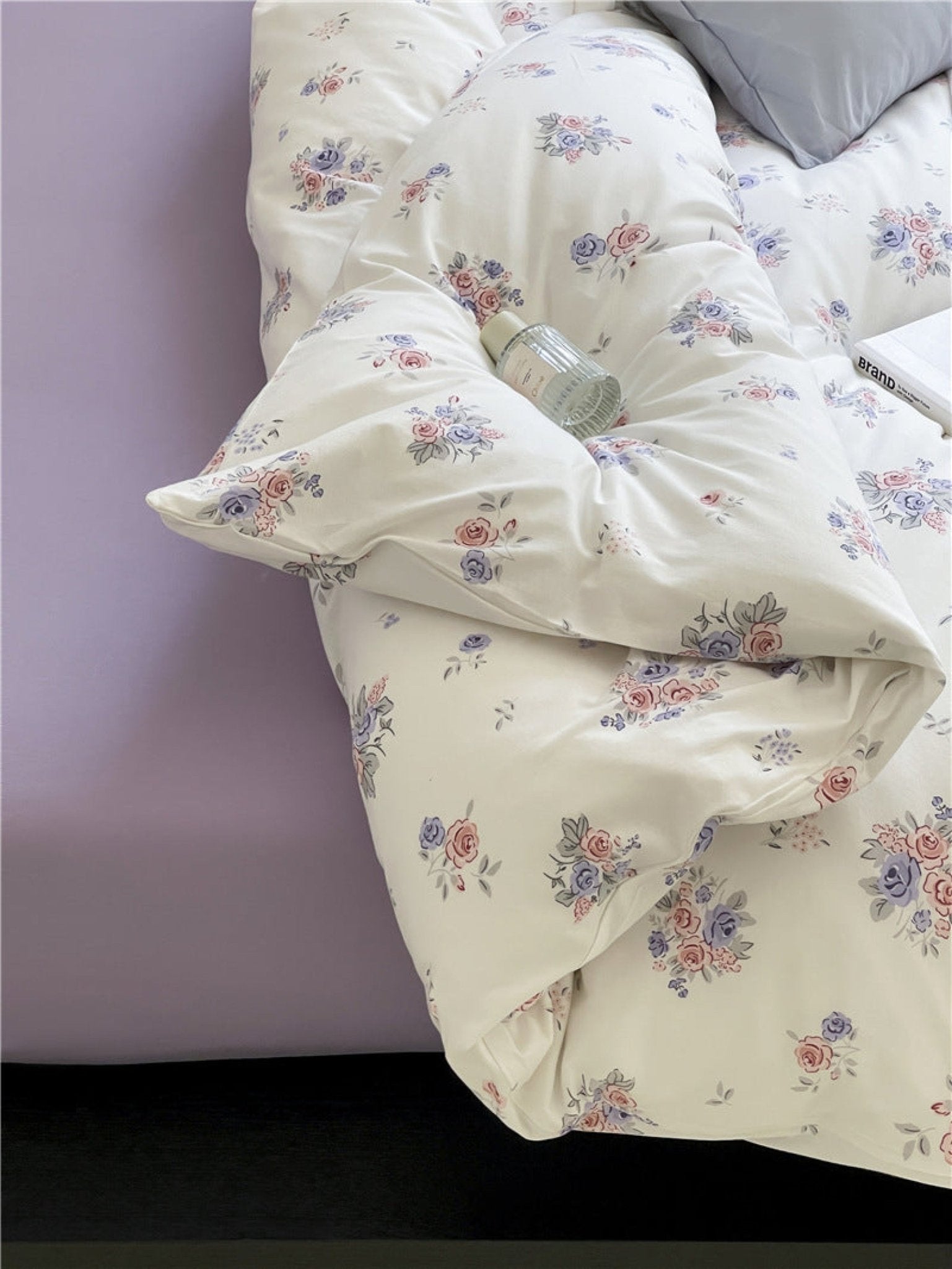 Jersey Knit Cotton Floral Bedding Set / White + Dark Blue - Ever Lasting
