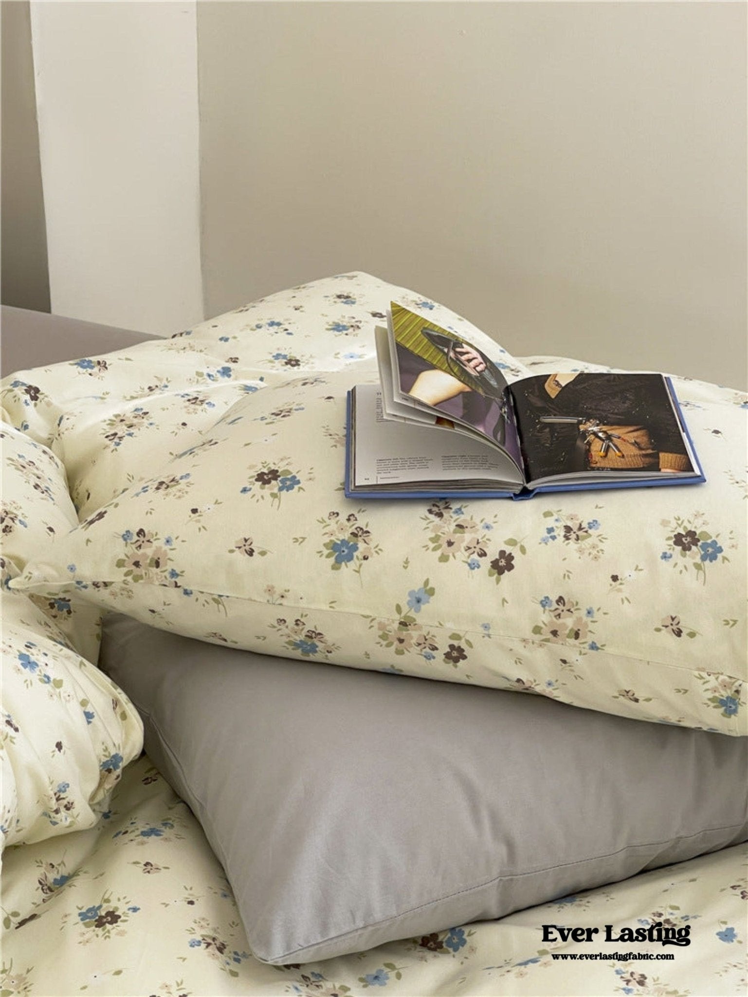 Jersey Knit Cotton Floral Bedding Set / White + Dark Blue - Ever Lasting