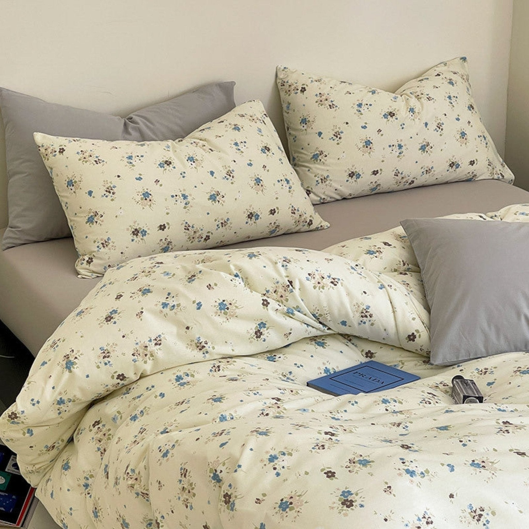 Jersey Knit Cotton Floral Bedding Set / White + Dark Blue - Ever Lasting