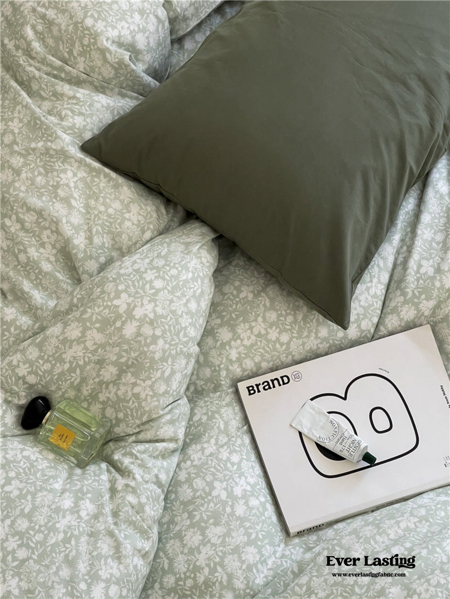 Jersey Knit Cotton Floral Bedding Set / White + Dark Blue - Ever Lasting