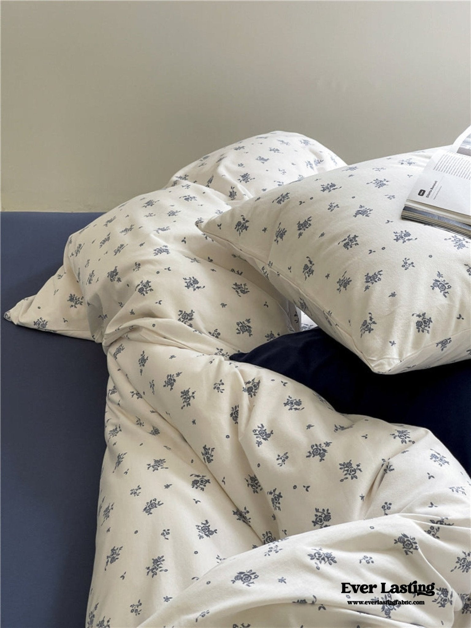 Jersey Knit Cotton Floral Bedding Set / White + Dark Blue - Ever Lasting