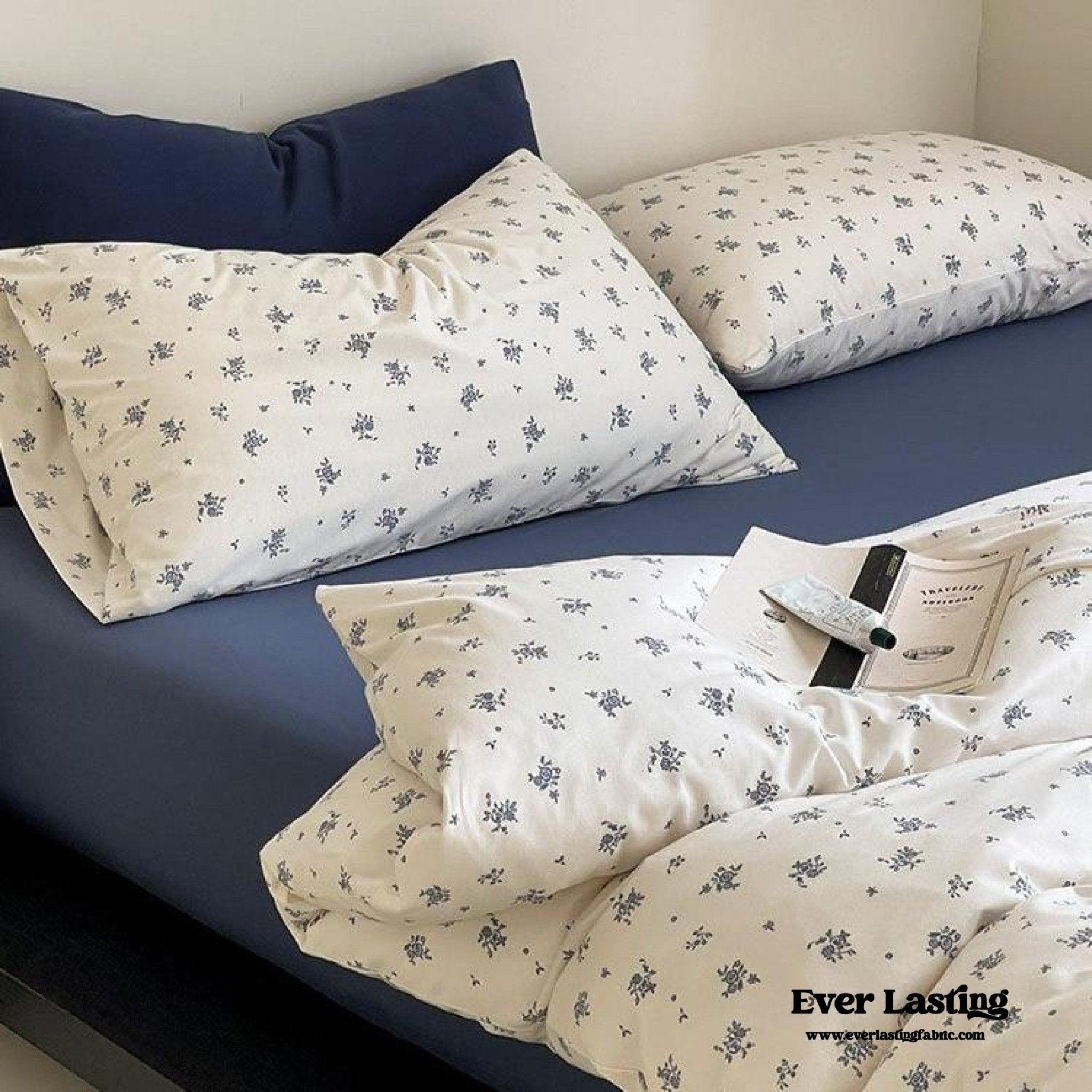 Jersey Knit Cotton Floral Bedding Set / White + Dark Blue - Ever Lasting