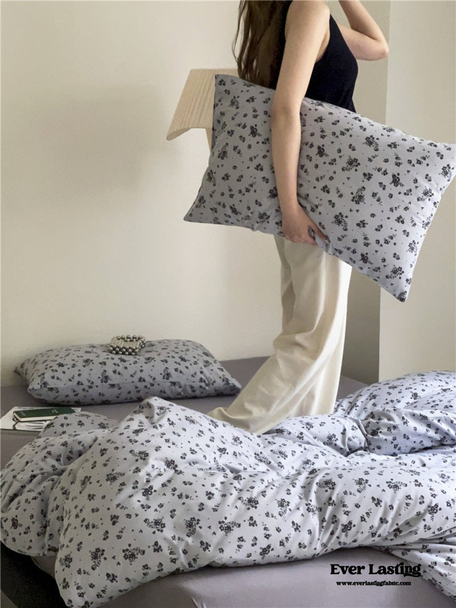 Jersey Knit Cotton Floral Bedding Set / White + Dark Blue - Ever Lasting