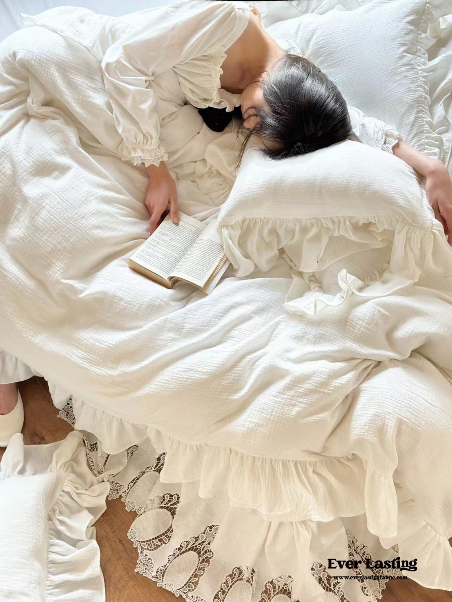 Liliane Elegant Ruffle Double Gauze Bedding Set / Hollow Out - Ever Lasting