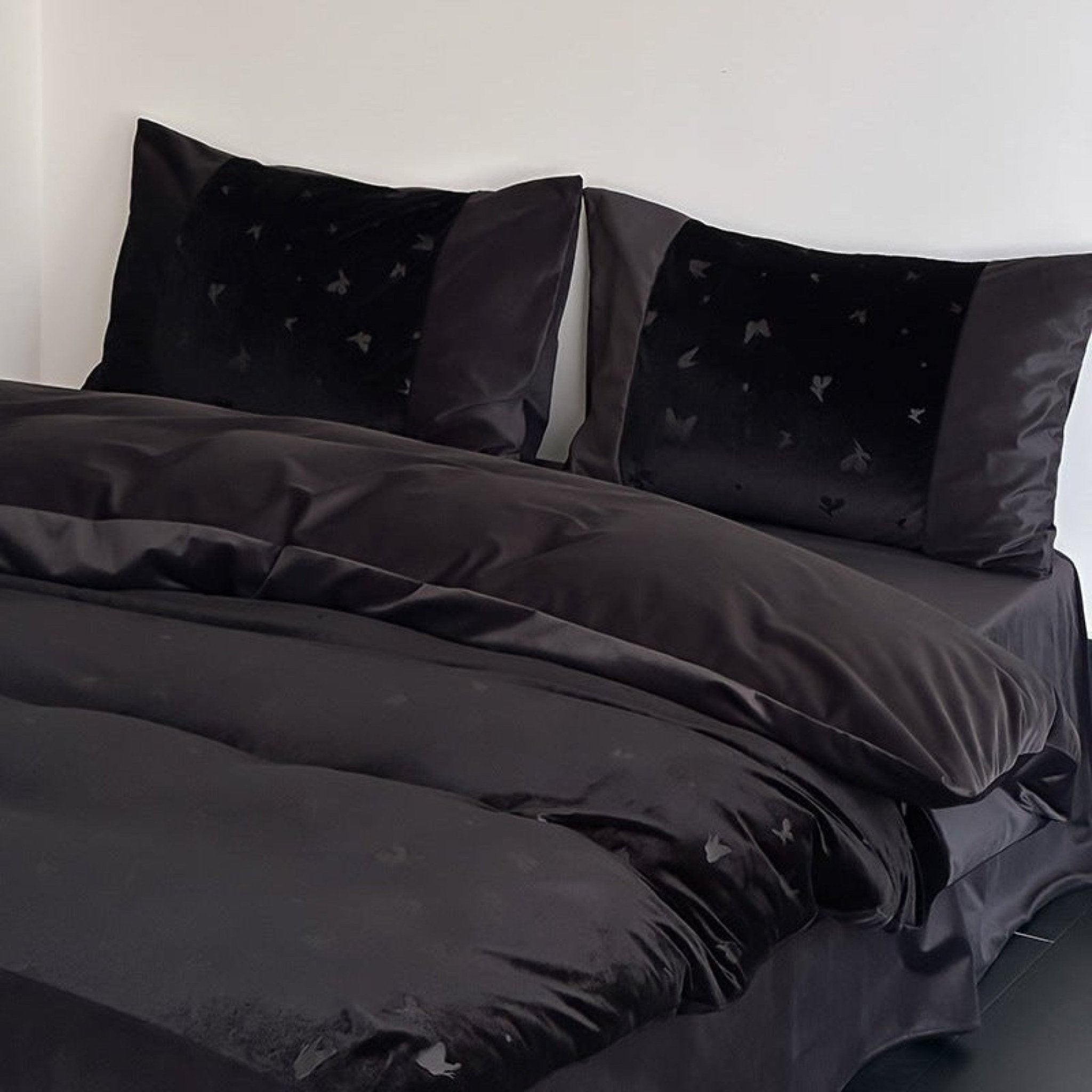 Lilou Velvet Butterfly Bedding Set / Eclipse Black - Ever Lasting