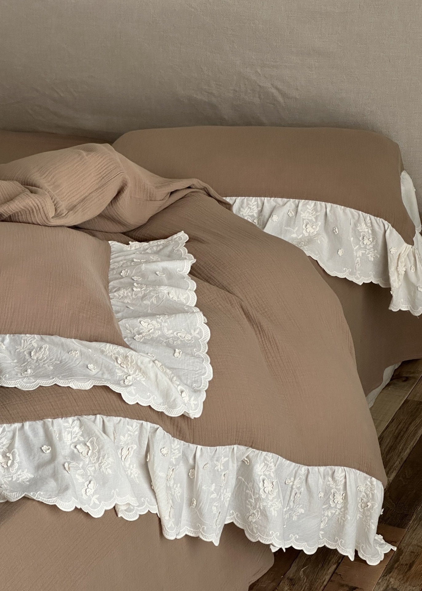  - Ever Lasting - Linden Ruffle Lace Bedding Bundle - Bedding Set - Ever Lasting