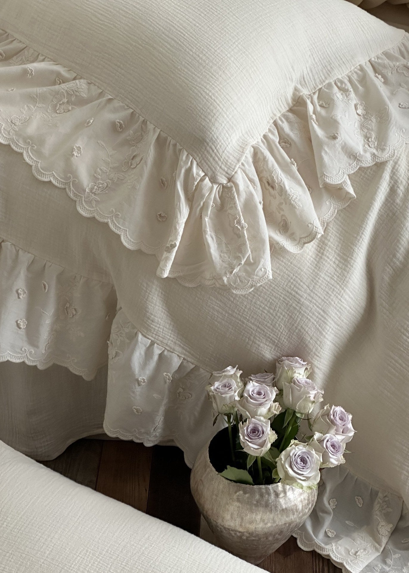  - Ever Lasting - Linden Ruffle Lace Bedding Bundle - Bedding Set - Ever Lasting