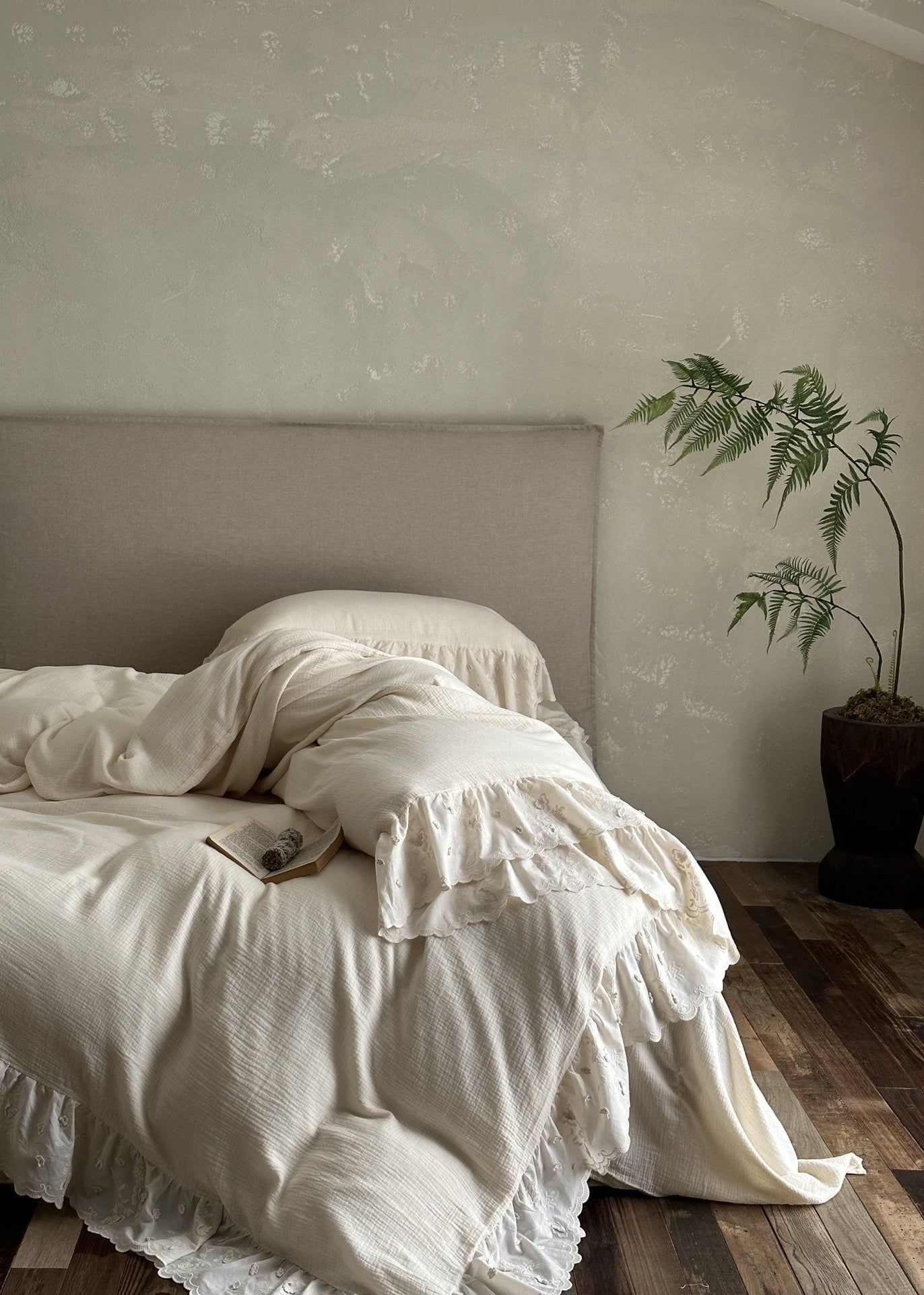  - Ever Lasting - Linden Ruffle Lace Bedding Bundle - Bedding Set - Ever Lasting