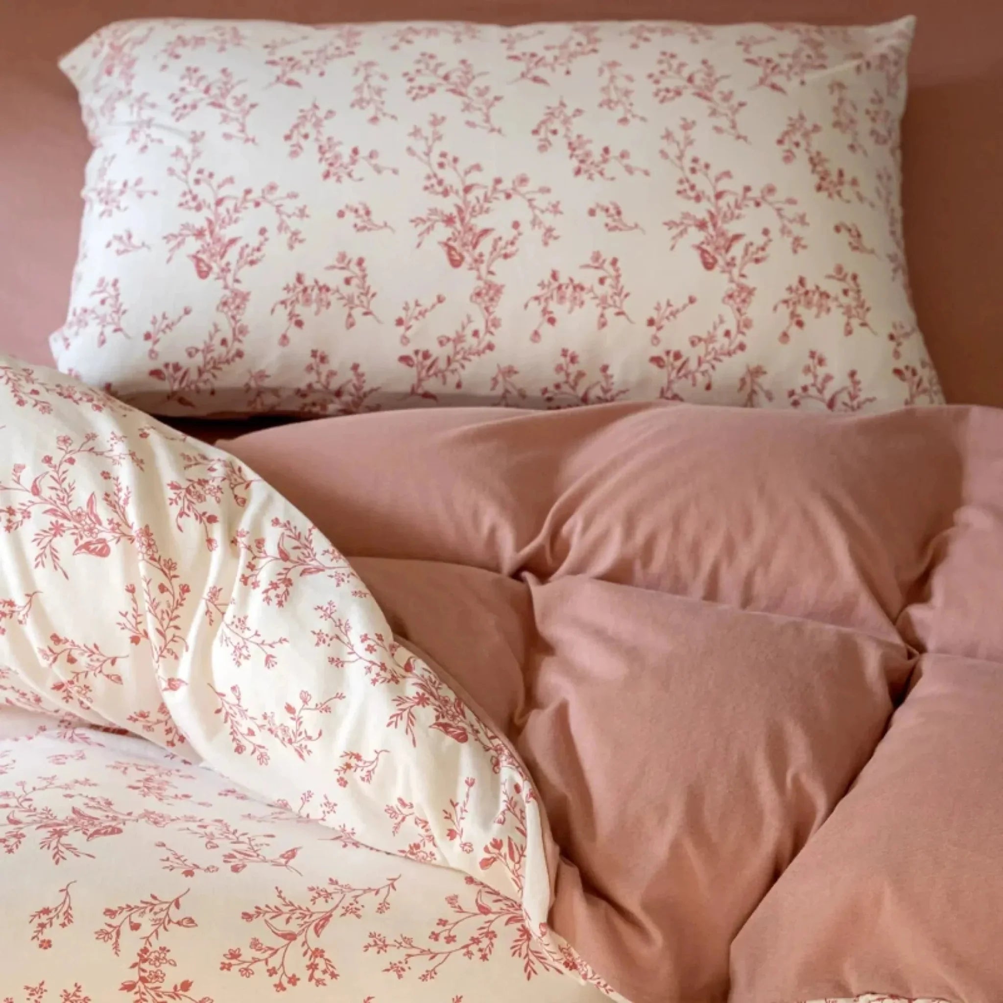 Mathilde Flower Field Jersey Knit Bedding Set / White - Ever Lasting