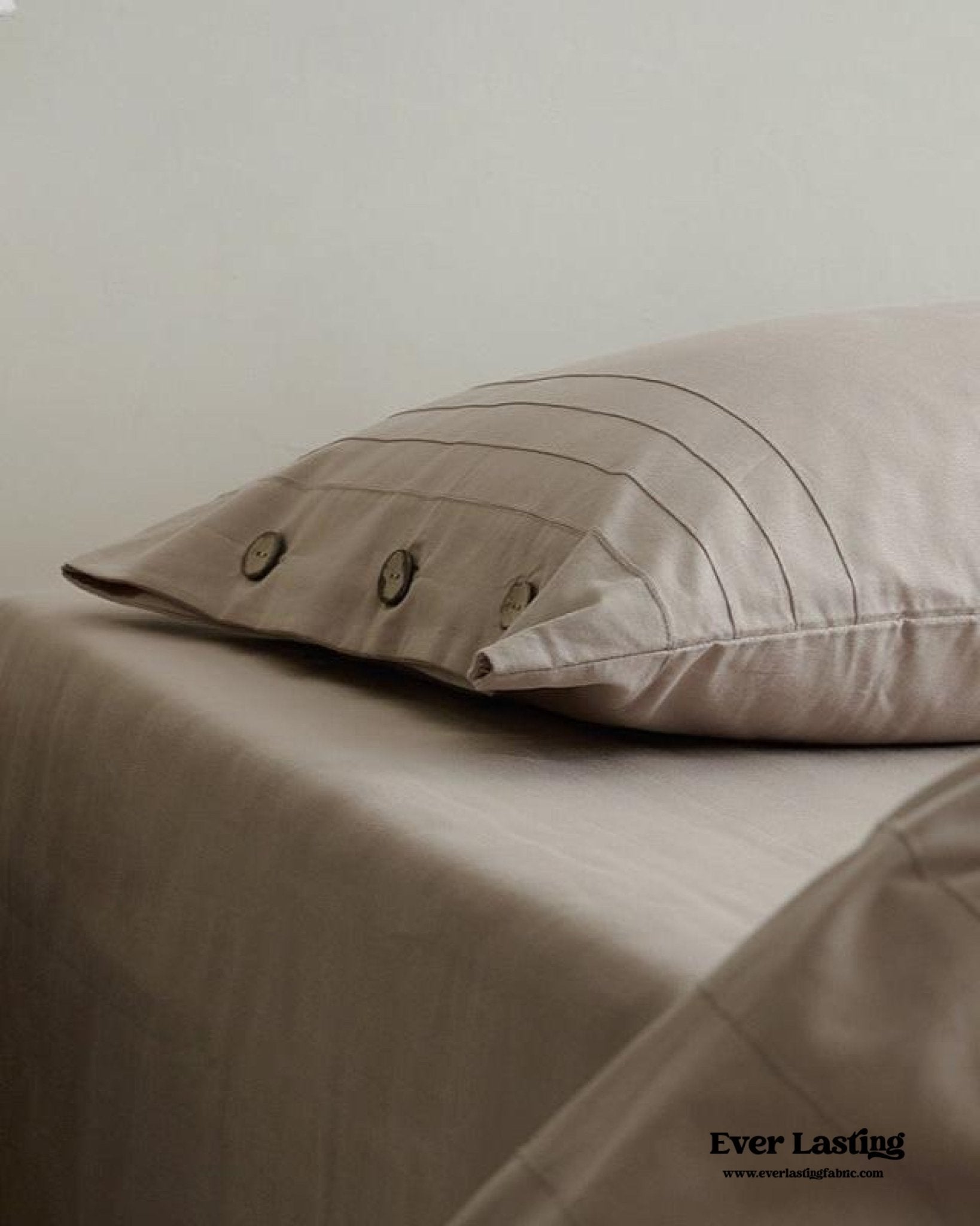 Milo Minimalist Solid Button Bedding Set / Brown - Ever Lasting