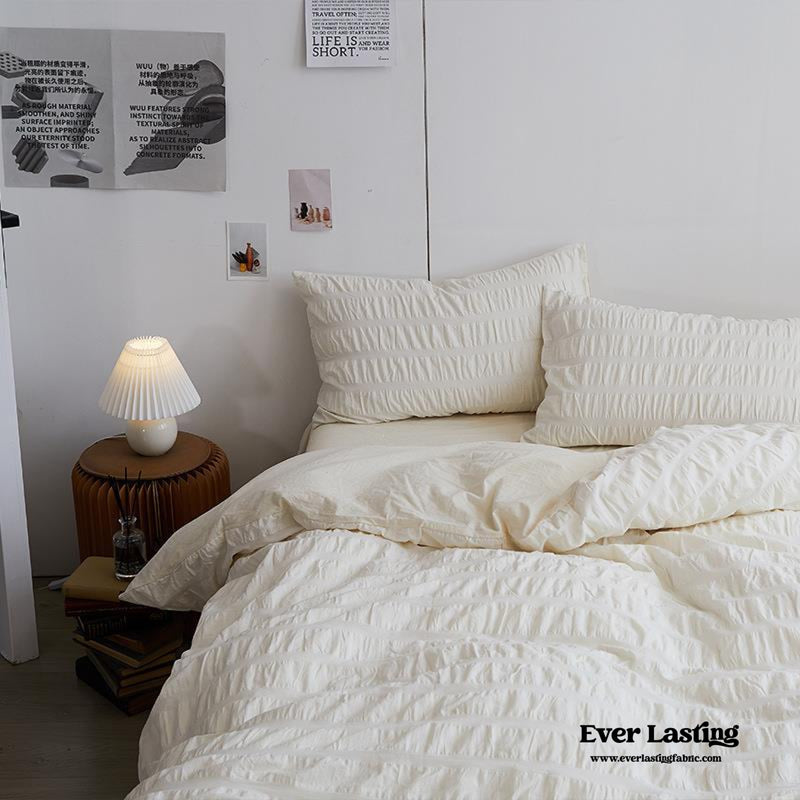 Minimal Bubble Textured Bedding Set / White