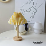 Oak Wood Table Lamp Pleated / Yellow Light