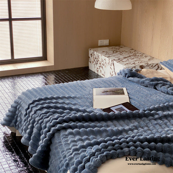 Plush Cozy Jacquard Blanket / Blue Blankets