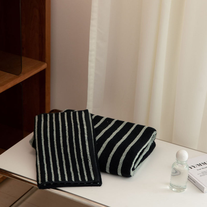 Retro Minimal Stripe Towel Face / Black