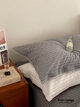 Scandinavian Overlock Striped Bedding Set / Gray