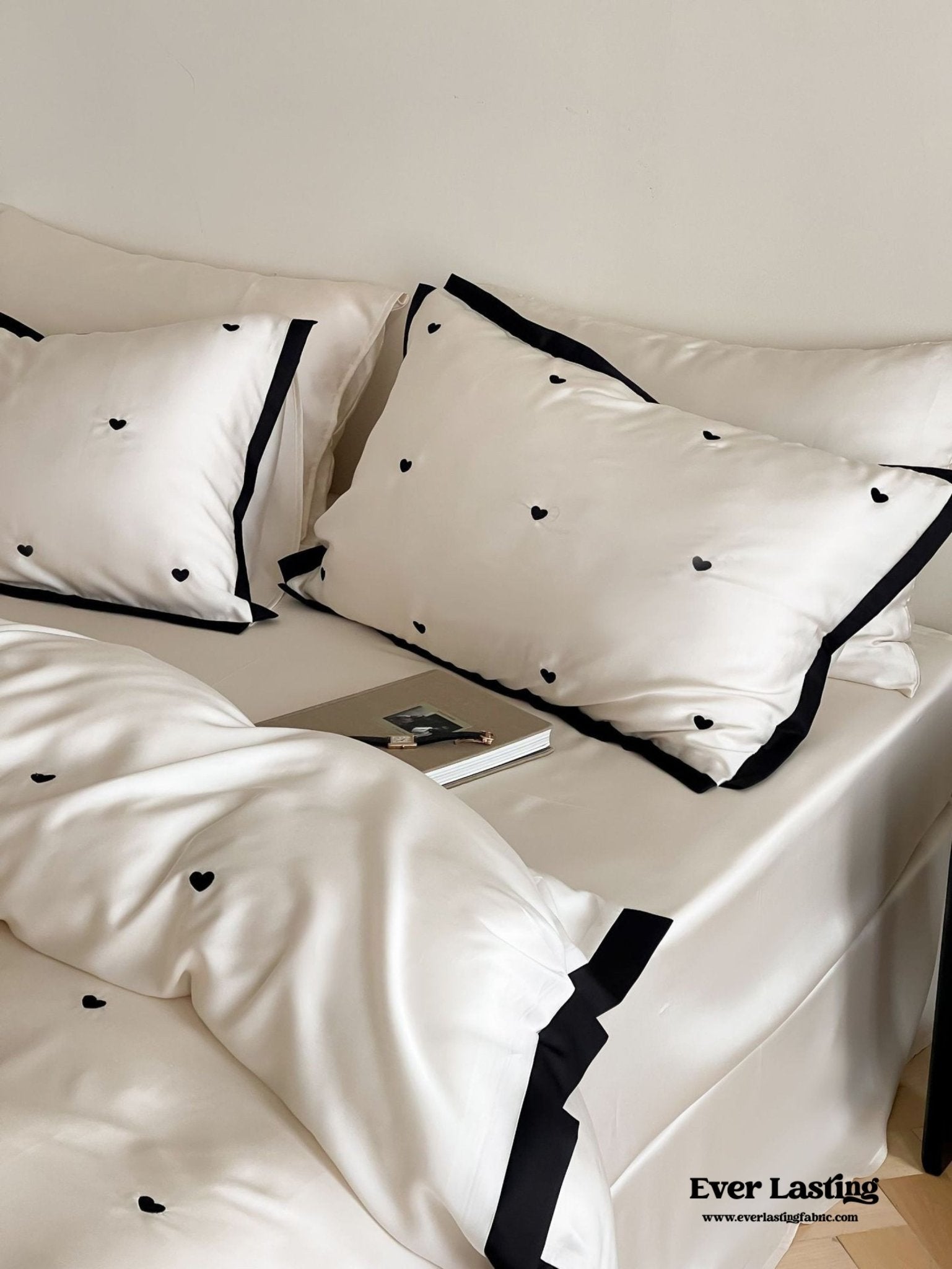 Silky Black Heart White Bedding Bundle - Ever Lasting