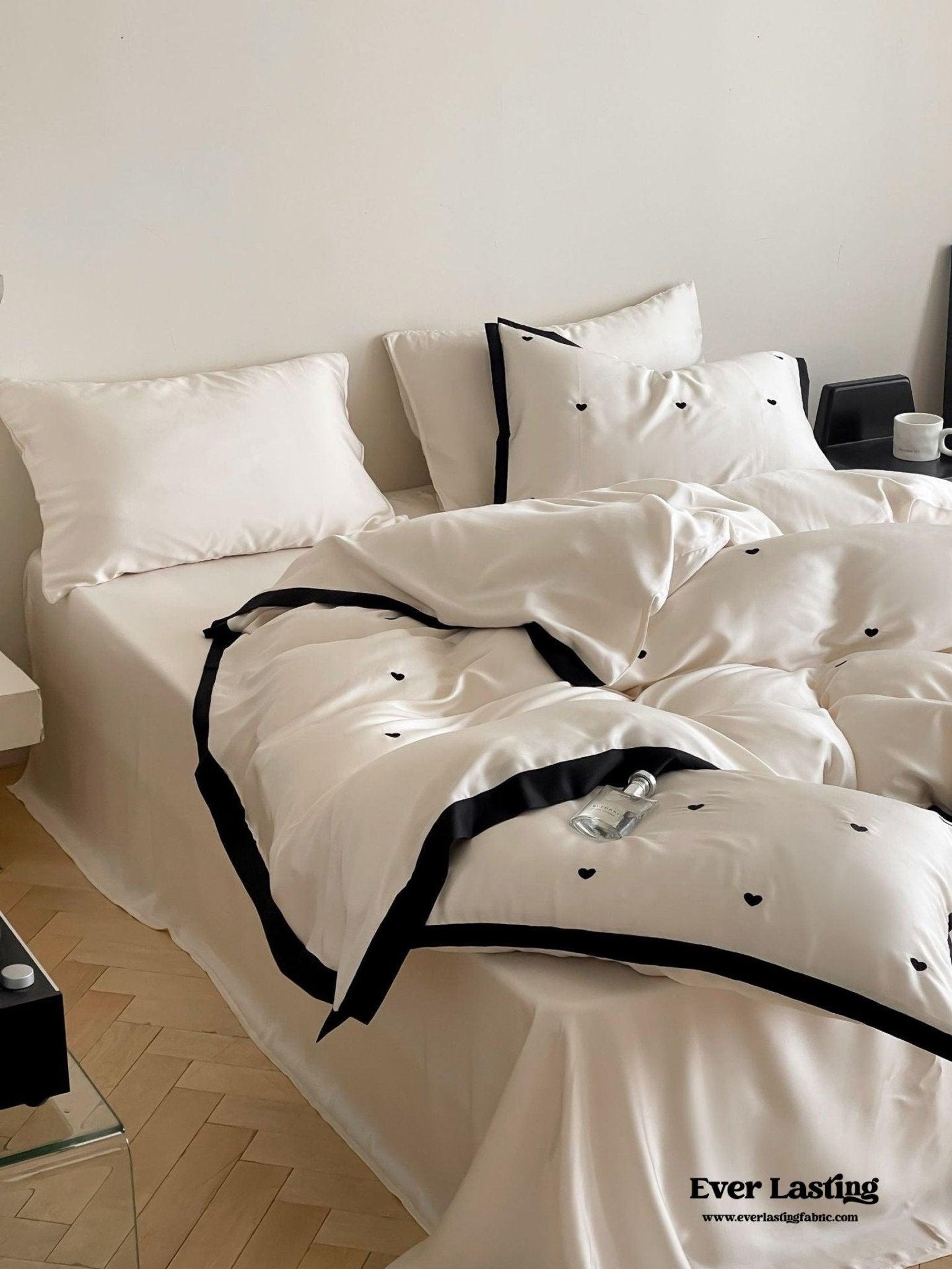 Silky Black Heart White Bedding Bundle - Ever Lasting