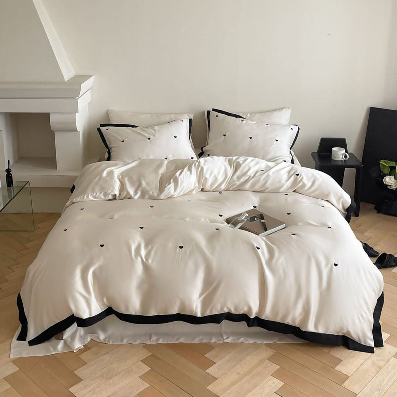 Silky Black Heart White Bedding Set / + Medium Fitted