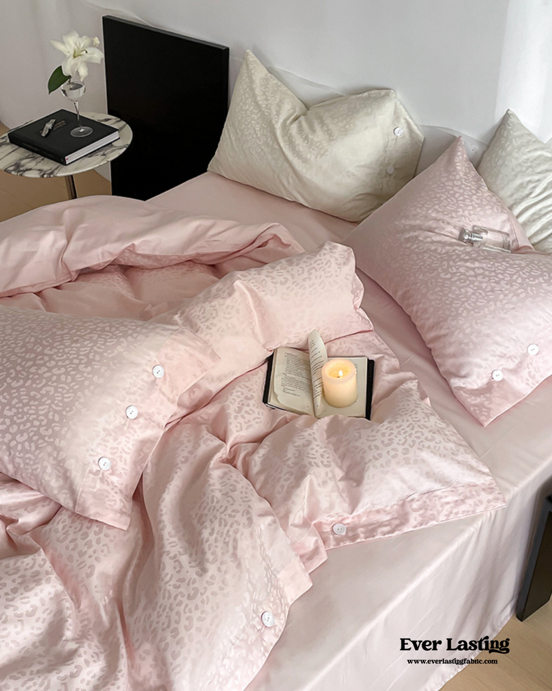 Silky Leopard Buttoned Bedding Set / Baby Pink