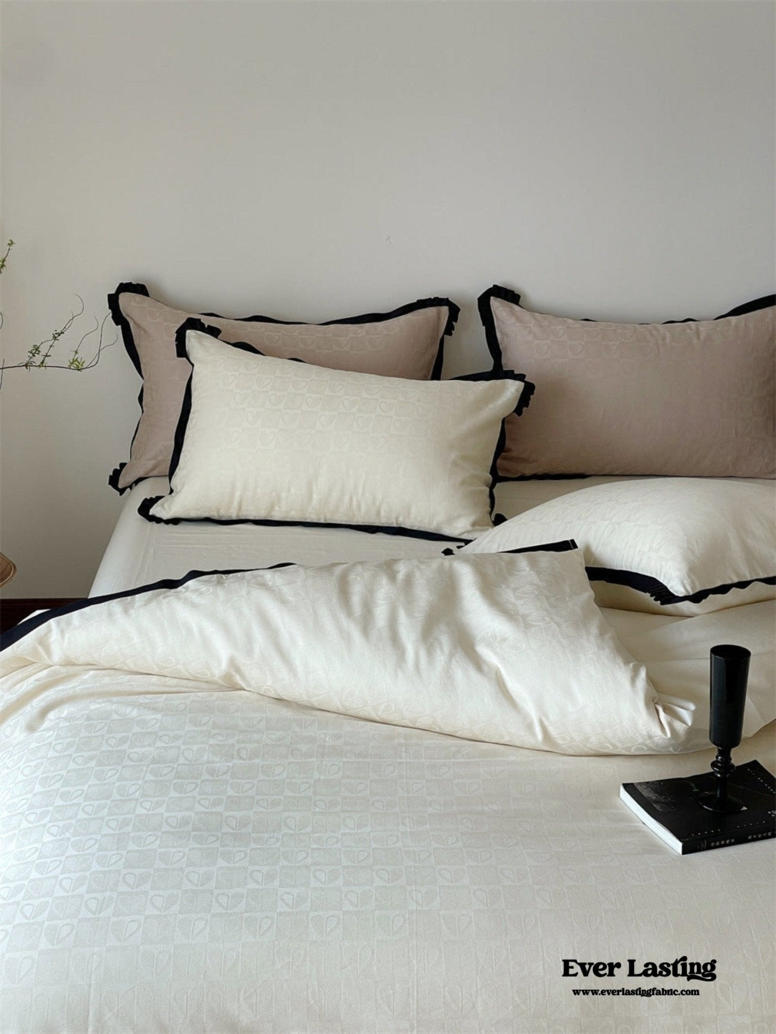 Silky Luxury Heart Textured Bedding Set / Cream - Ever Lasting