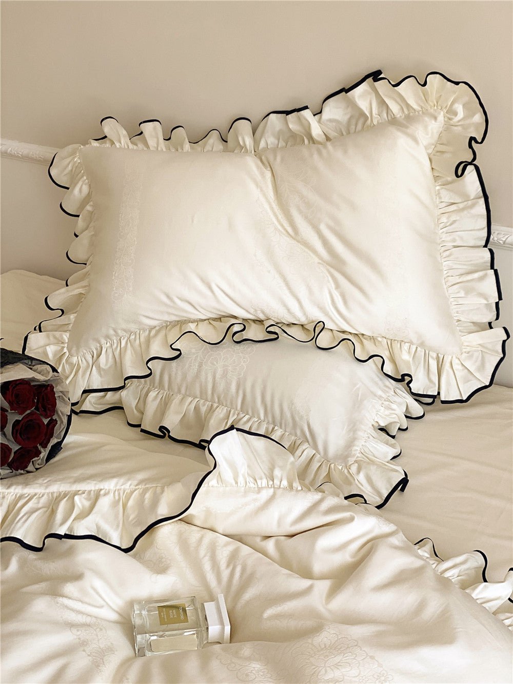  - Ever Lasting - Silky Ruffle Bedding Set / Ivory White - Bedding Set - Ever Lasting