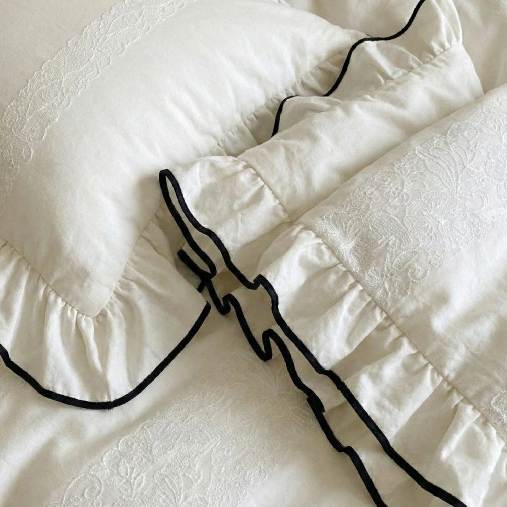 - Ever Lasting - Silky Ruffle Dorm Bedding Set / Ivory White - Bedding Set - Ever Lasting