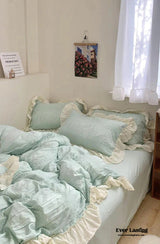 Textured Ruffle Bedding Set / Blue