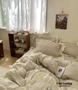 Textured Ruffle Bedding Set / White
