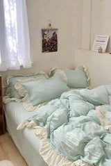 Textured Ruffle Bedding Set / White Smoky Blue Small Fitted