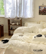 Textured Ruffle Bedding Set / White