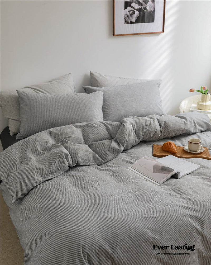 Thin Stripe Bedding Set / Gray