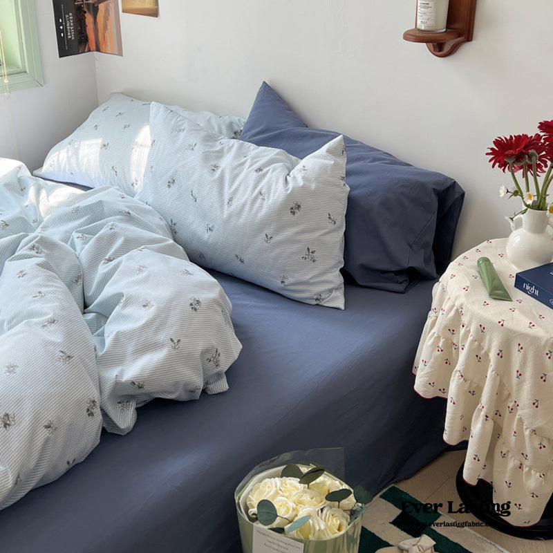 Thin Stripe Floral Bedding Set