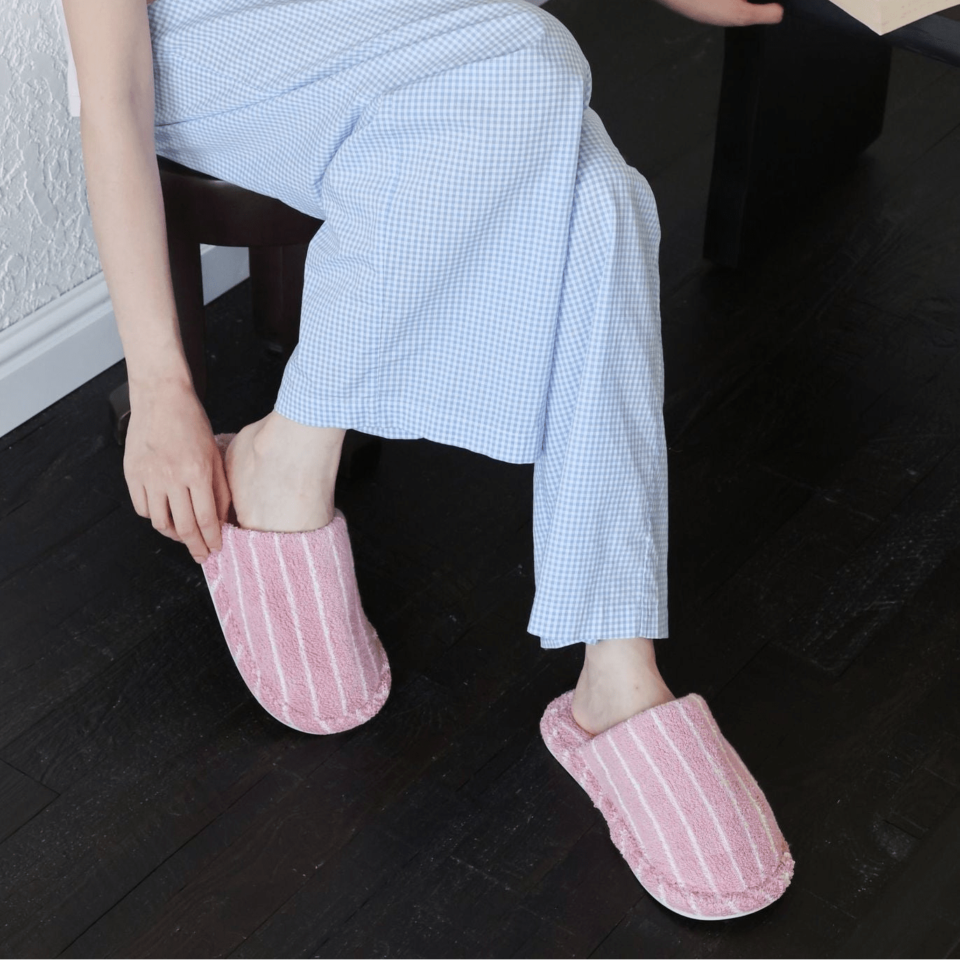 - Ever Lasting - Thin Striped House Slippers / White+Black - Slipper - Ever Lasting