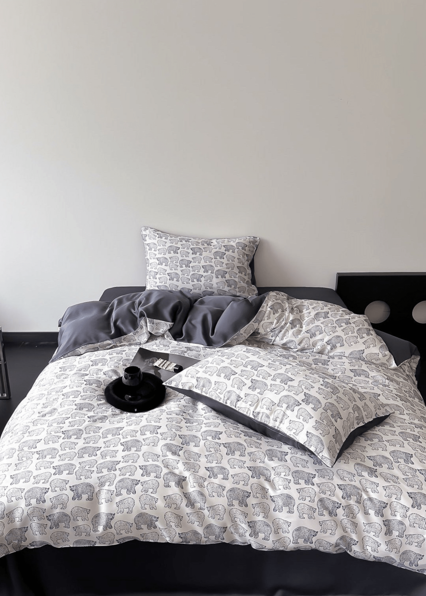 Twilight Zone Silky Tencel Bedding Set / White + Gray - Ever Lasting